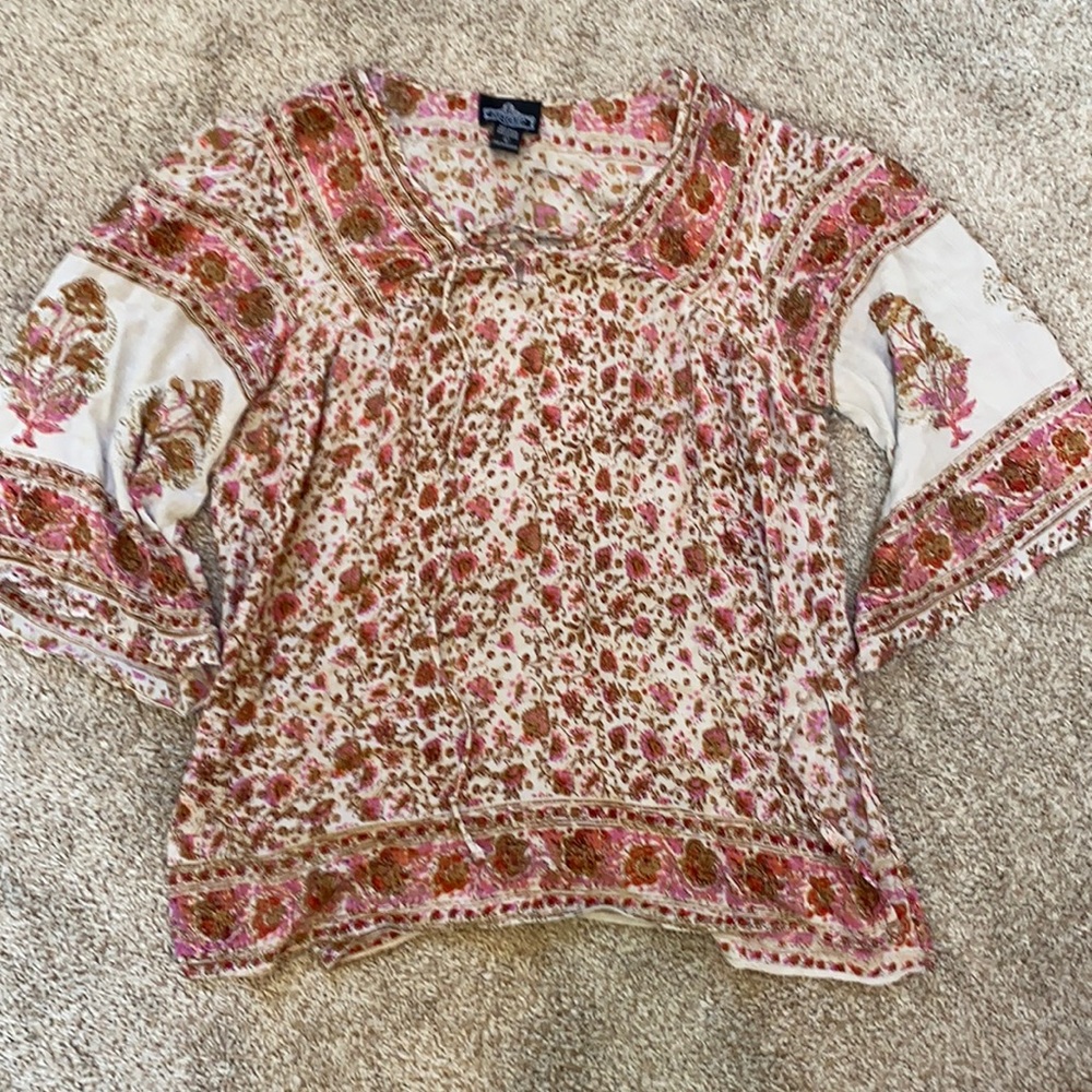 Angie women’s floral top